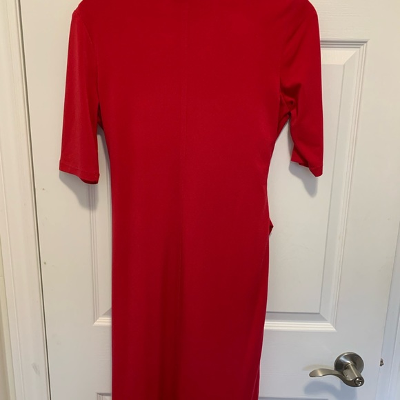 Red dress - Picture 3 of 3